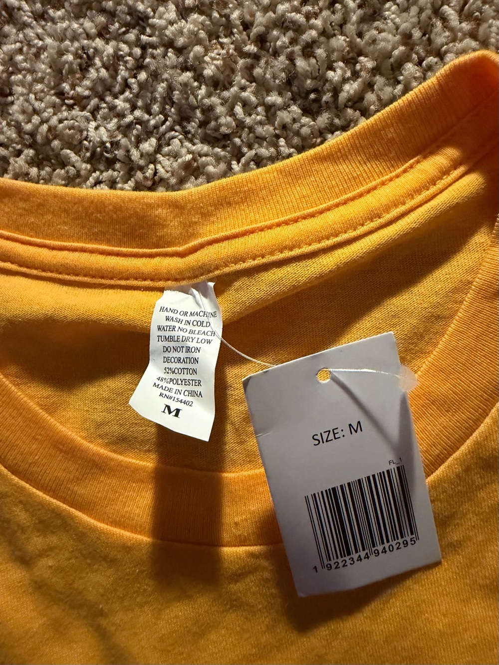 Men's Yellow Lucky Dice Graphic tee Crew Neck Short Sleeve T-Shirt Size M - Picture 3 of 3